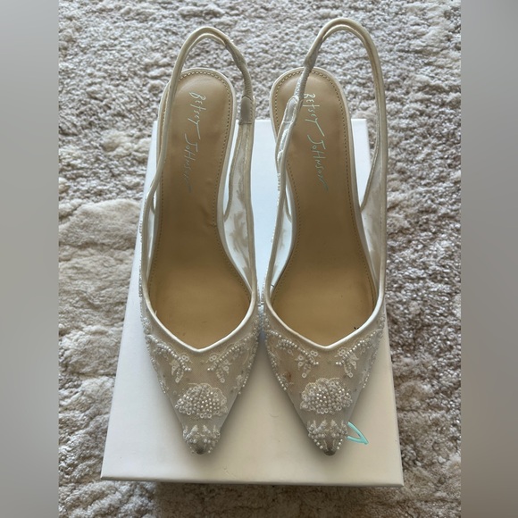 Betsy Johnson White Nikki Slingbacks - Picture 2 of 4